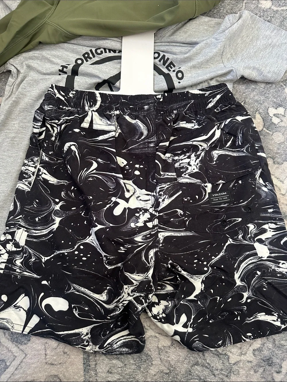 NWT Volcom Olive Green Youth 3-piece Set Long Sleeve Rash Guard Size S 7/8